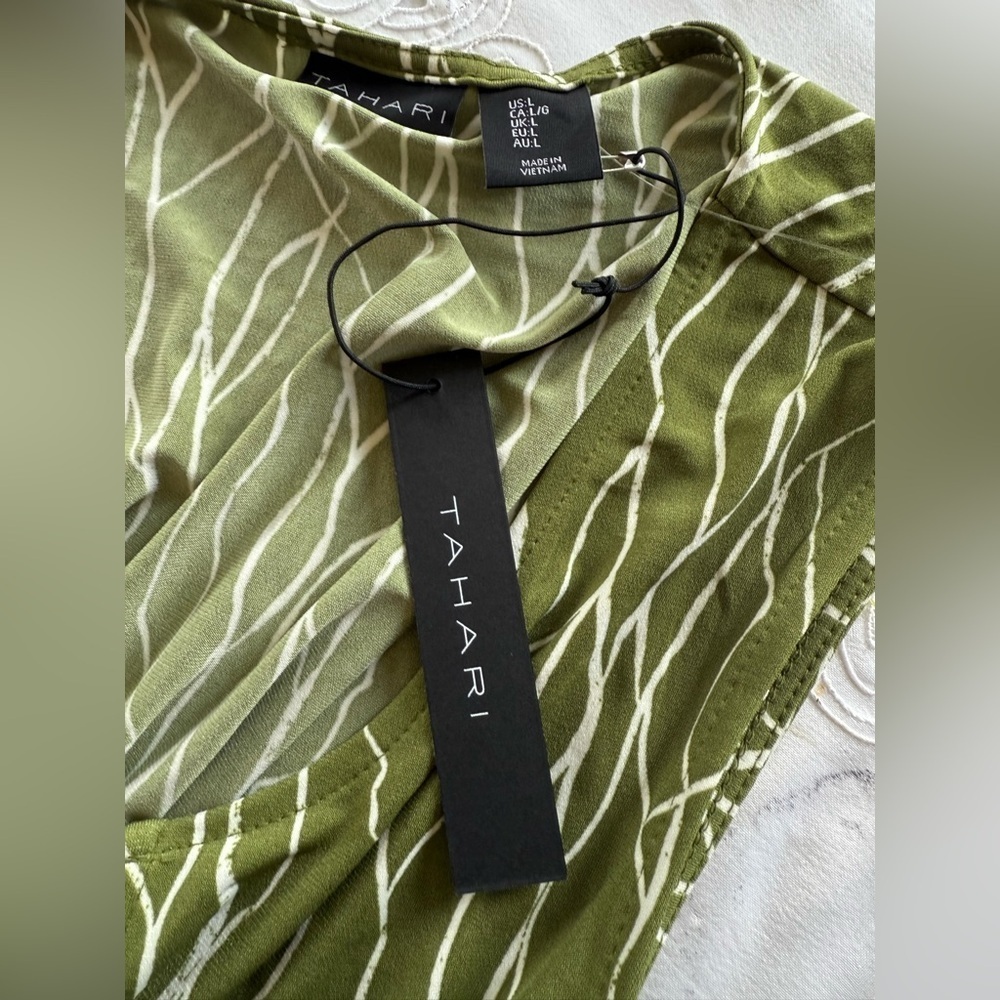 TAHARI olive green and white sleeveless tank top with gold accessory NWT. Large - Picture 8 of 12